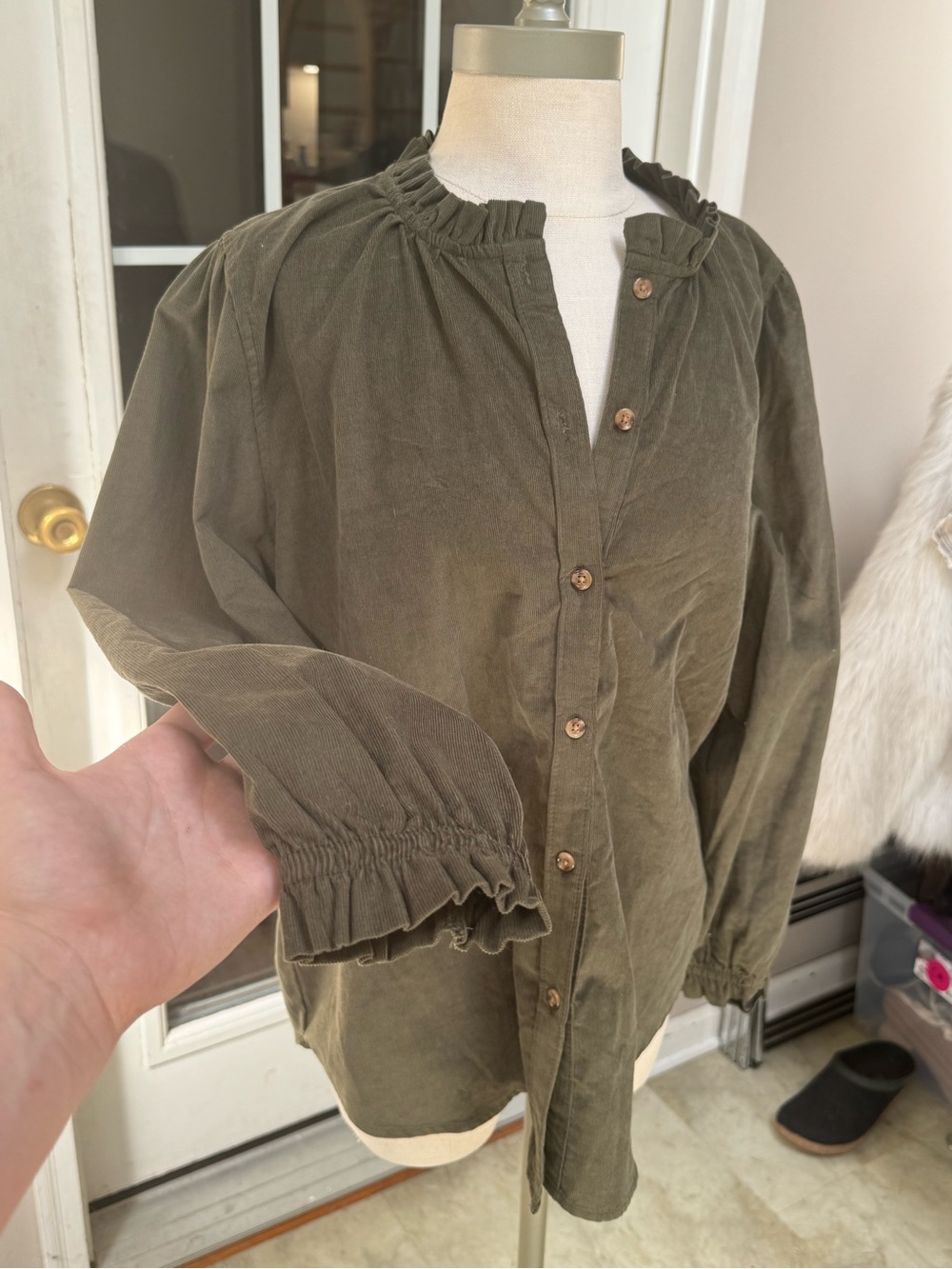 NWT Gloria Vanderbilt Olive Green Corduroy Ruffle Collar Blouse L MSRP $48